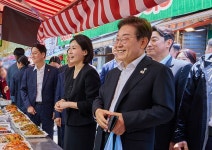 李대통령, 재래시장 깜짝방문…취임 후 시민들과 첫 소통 행보 | 세계일보 李대통령, 재래시장 깜짝방문…취임 후 시민들과 첫 소통 행보