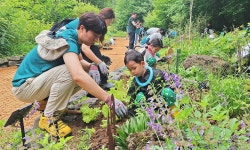 (주)세이푸드대전오월드직원식당점 | 임직원·가족들과 ‘맛있는 정원’ 가꾸기 [희망기업 특집] | 세계일보 임직원·가족들과 ‘맛있는 정원’ 가꾸기 [희망기업 특집]