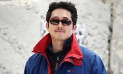 명동서 포착된 스티븐 연…코오롱스포츠 오픈 행사 참석 | 세계일보 명동서 포착된 스티븐 연…코오롱스포츠 오픈 행사 참석