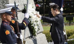 李대통령, 필리핀 독립 영웅 리잘 기념비에 헌화 | 세계일보 李대통령, 필리핀 독립 영웅 리잘 기념비에 헌화