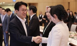 중국 현지서 기업가 만난 金총리 한중, 더 단단해진 길 걸어 | 세계일보 중국 현지서 기업가 만난 金총리 한중, 더 단단해진 길 걸어