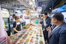 포토,현장속으로!-20230922 가좌시장 명절맞이 전통시장 방문 내용 | 인천광역시 서구 구청장>서구소식>포토,현장속으로!