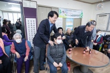 포토, 현장속으로!-20230201 가정공원 경로당 방문 내용 | 인천광역시 서구 구청장>실천과 약속의 공약>언론으로 보는 공약>포토, 현장속으로!