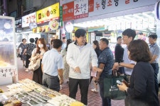 포토,현장속으로!-20240905 추석맞이 가좌시장 방문 내용 | 인천광역시 서구 구청장>서구소식>포토,현장속으로!