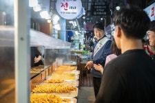 포토,현장속으로!-20250924 가좌시장 명절맞이 전통시장 방문 내용 | 인천광역시 서구 구청장>서구소식>포토,현장속으로!