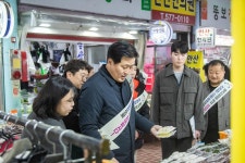 포토,현장속으로!-20260212 가좌시장 명절맞이 전통시장 방문 내용 | 인천광역시 서구 구청장>서구소식>포토,현장속으로!