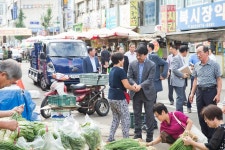 사진뉴스-20180918 추석명절 신거북시장 방문_거북시장_경제에너지 내용 | 인천광역시 서구 홍보관>서구는 지금>사진뉴스