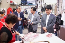 사진뉴스-20180919 추석명절 축산물시장 방문_축산물시장_경제에너지과 내용 | 인천광역시 서구 홍보관>서구는 지금>사진뉴스