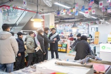 사진뉴스-20240125 거북시장 설 명절맞이 전통시장 방문 내용 | 인천광역시 서구 홍보관>서구는 지금>사진뉴스