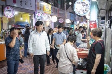 사진뉴스-20240905 추석맞이 가좌시장 방문 내용 | 인천광역시 서구 홍보관>서구는 지금>사진뉴스