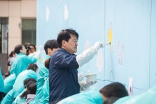 사진뉴스-20260428 발달장애인 예술가와 함께하는 벽화 봉사 내용 | 인천광역시 서구 홍보관>서구는 지금>사진뉴스