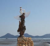 하의도 야외조각미술관(318점) < 군소장미술품 < 문화재 < 신안군소개 < 신안군청 홈페이지