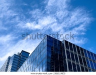 푸르고 구름이 가득한 하늘을 배경으로 크고 스톡 사진 2366524805 | Shutterstock