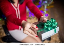 5개의 펀치니들 로열티 프리 이미지 및 스톡 사진 | Shutterstock