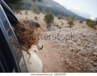 렌터카로 여행하는 여자 모험적인 라이프스타일 여행은 스톡 사진 2309925999 | Shutterstock