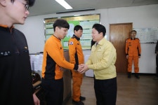 설 명절 유관기관 근무자 격려 방문 성주군청 > 성주소개 > 군정홍보 > 성주군 새소식 보기
