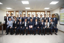 (글보기)수륜면 손승환면장님 공로패 전달 성주군 새소식 보기 > 군정홍보 > 성주소개 > 성주군청 성주군청