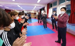 성주중앙초등학교 태권도부 격려 방문 성주군청 > 성주소개 > 군정홍보 > 성주군 새소식 보기 성주군사이버기업지원센터