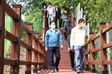 (글보기)북문화놀이터 오솔길 현장 방문 성주군청 > 성주소개 > 군정홍보 > 성주군 새소식 보기 성주군사이버기업지원센터