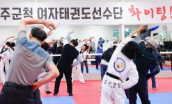 성주군 여자태권도 재능기부 성주군청 > 성주소개 > 군정홍보 > 성주군 새소식 보기 다함께! 힘찬 새성주, 환경과