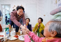 제51회 어버이날 기념 경로당 방문 성주군 새소식 보기 > 군정홍보 > 성주소개 > 성주군청 성주군청