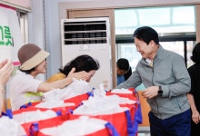 성주자활센터 삼복 건강지킴이 삼계탕 한그릇 성주군청 > 성주소개 > 군정홍보 > 성주군 새소식 보기