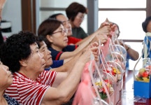 (글보기)참한별 온동네 스무바퀴 성주군청 > 성주소개 > 군정홍보 > 성주군 새소식 보기 다함께! 힘찬 새성주, 체육시설사업소