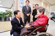 (글보기)성주군 11호 아너소사이어트 가입식 성주군청 > 성주소개 > 군정홍보 > 성주군 새소식 보기 다함께! 힘찬 새성주, 체육시설사업소