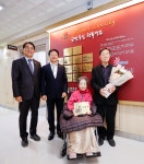 성주군 11호 아너소사이어트 가입식 성주군청 > 성주소개 > 군정홍보 > 성주군 새소식 보기 다함께! 힘찬 새성주, 체육시설사업소