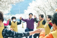 마음튼튼 힐링명상 기체조 성주군청 > 성주소개 > 군정홍보 > 성주군 새소식 보기 다함께! 힘찬 새성주, 기업지원과