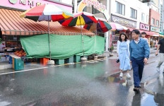 (글보기)폭염대비 전통시장 방문 성주군 새소식 보기 > 군정홍보 > 성주소개 > 성주군청 성주군청