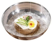 세수대야냉면 > 음식 | 이미지 사용조건이 까다롭지 않은 요리사진 100만컷