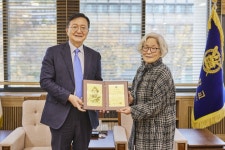 충북대학교 이영남 명예교수, 서울대학교 ‘관산 약학사 발전기금’ 쾌척 - 서울대뉴스 - 뉴스 - 서울대 소식 - 서울대학교