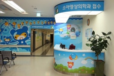 편안한 마음으로 영상촬영할 수 있도록 꾸며진 소아영상의학과입니다. | 병원 전경 | 갤러리 | 병원소개 | 서울대학교병원