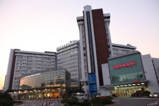 어린이병원에서 바라본 본원 야경입니다. | 병원 전경 | 갤러리 | 병원소개 | 서울대학교병원