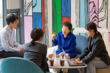 ‘정영자 홀’의 주인공 정영자 동문 “종오약국 덕분에 나눔 실천…인생 전부이자 축복이죠” | 숙명여자대학교(국문)