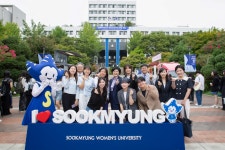 “총장님이 쏜다!” 개강 첫날 순헌관 광장에 등장한 특별한 커피차 | 숙명여자대학교(국문)
