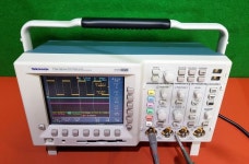 Tektronix TDS3034 TDS3052B 300 500MHz DPO 4채널 오실로스코프 - 계측기-장터 - 소리전자