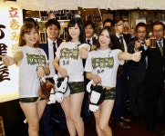 「ＤＤプリンセス」＆「ＴＥＮ６」緊急ユニット　お色気でサラリーマンを悩殺― スポニチ Sponichi Annex 芸能 「ＤＤプリンセス」... 