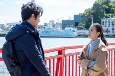 連続テレビ小説「おかえりモネ」第117話。東京にとんぼ返りする菅波（坂口健太郎）を見送る百音（清原果耶）（C）NHK... 