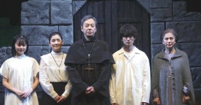 舞台「聖なる怪物」の取材会に出席した（左から）莉子、石田ひかり、板尾創路、松田凌、朝加真由美（撮影・佐藤萌花） - スポニチ... 