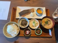 古民家レストラン「NAGANO」のランチで提供されている鮭定食 - スポニチ Sponichi Annex 芸能