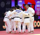 　混合団体準決勝のオランダ戦を前に、円陣を組む斉藤立（右端）ら日本＝ドーハ（共同） ― スポニチ Sponichi Annex スポーツ... 