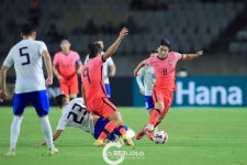 현장포토 – 스포츠니어스 220926하나은행 초청 올림픽 축구국가대표팀 친선경기 대한민국 vs 우즈베키스탄