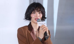 나나, 자택 침입 사건 딛고 복귀…팬 응원 속 활동 재개 | 스포츠 월드 나나, 자택 침입 사건 딛고 복귀…팬 응원 속 활동 재개