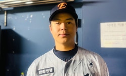 모두의 염원이 모여…노시환을 일으켰다 | 스포츠 월드 모두의 염원이 모여…노시환을 일으켰다