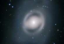 허블이 잡은 렌즈형 은하 NGC 6684