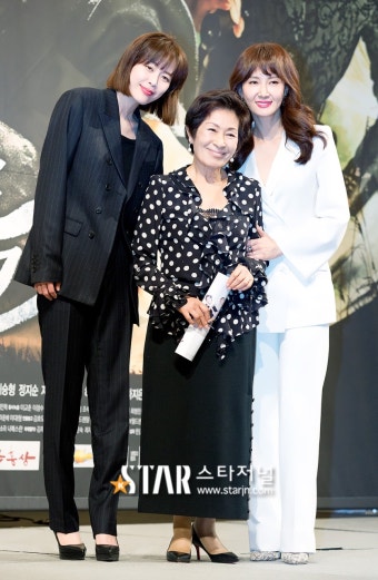 김혜자, 손녀 임지유와 함께 애견 카페 데이트! 하버드 졸업 소식에 자랑스러운 손주들의 성공을 전해요 - TVN 예능프로그램 출연으로 소개