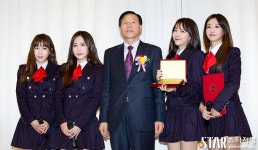 [스타포토]크레용팝(Crayon Pop), 해외음악교류 부문으로... com ≪스타저널≫ [스타포토]크레용팝(Crayon Pop), 해외음악교류 부문으로... 