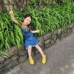 여기는 포토존📸 예원이네 아파트 뒷편 길목인데 파릇파릇 배경 넘 이쁘지 않나요?🌱 상품 사용후기 - 토박스 토박스 공식 온라인 스토어